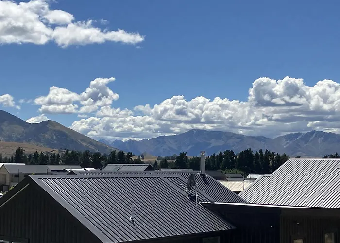 Breathtaking Mountain Panorama 度假居